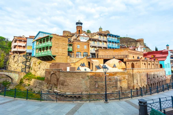 Eski kükürt banyoları ile ahşap Abanotubani bölgesinde balc oyulmuş