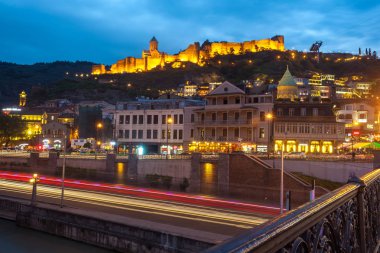 13.04.2018 Tiflis, Gürcistan - Tiflis, parlak gece görünümü 
