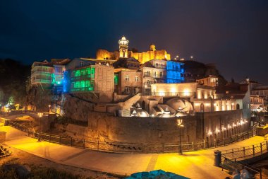 Eski kükürt banyoları ile ahşap Abanotubani bölgesinde balc oyulmuş