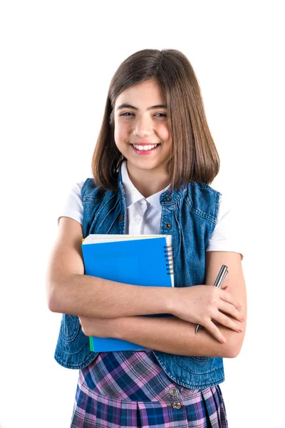 Bella ragazza in uniforme scolastica con un notebook in mano su — Foto Stock