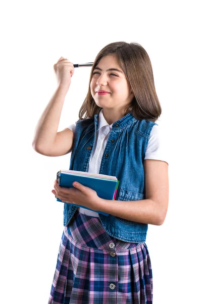 Menina bonita em uniforme escolar com um caderno na mão em — Fotografia de Stock