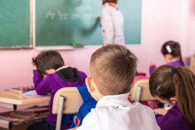 okul çocukları, aktif eğitim sürece katılmak 