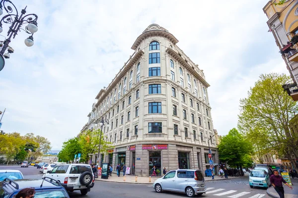 Tiflis, Georgia 13.04.2018 - hermoso edificio en la plaza o — Foto de Stock