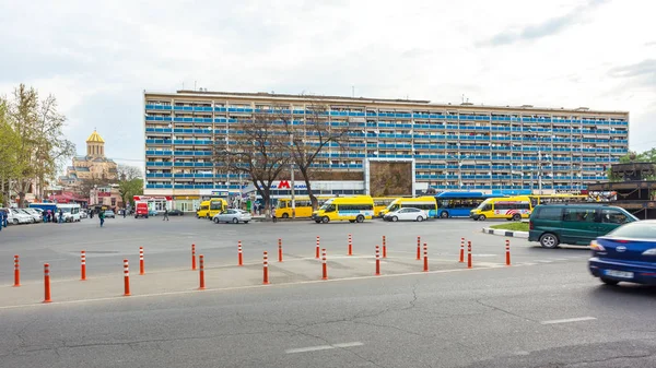 Tiflis, Georgia 13.04.2018 - plaza en el metro de Avlabar — Foto de Stock