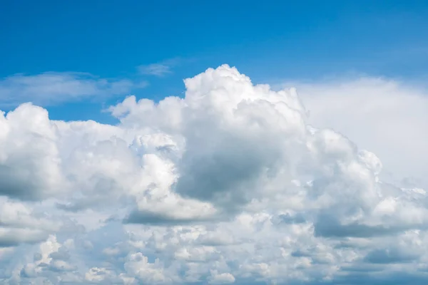 Awan putih di langit biru, tekstur alam — Stok Foto