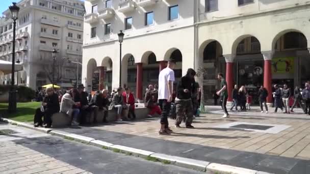 2018 Tesalónica Grecia Frente Mar Tesalónica Con Gente Caminando Avenida — Vídeo de stock