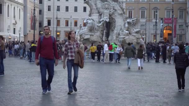 Rzym Włochy 2019 Turyści Piazza Navona Piazza Navona Jest Popularnym — Wideo stockowe