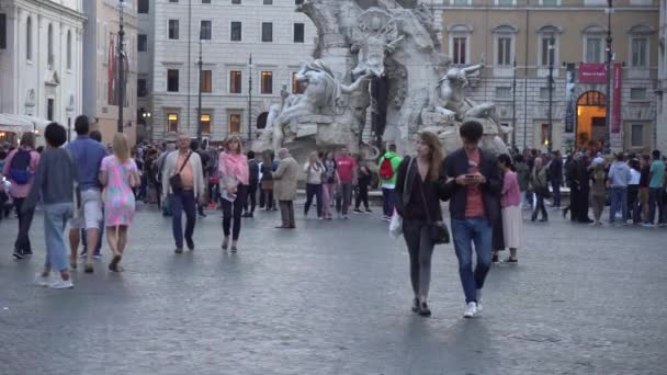 Rzym Włochy 2019 Turyści Piazza Navona Piazza Navona Jest Popularnym — Wideo stockowe