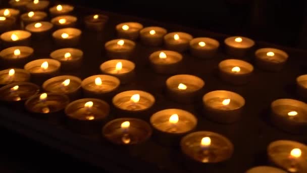 Bougies Intérieur Une Église Catholique Sur Étendoir Bougies Religion — Video