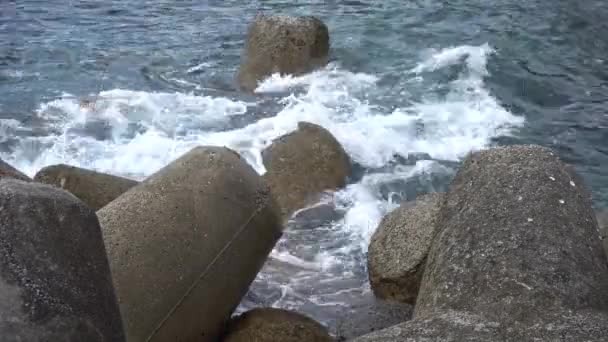 Тетраподы Морской Воде Амальфи — стоковое видео