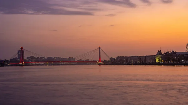Puente sobre el río Maas en Rotterdam por la mañana . — Foto de Stock