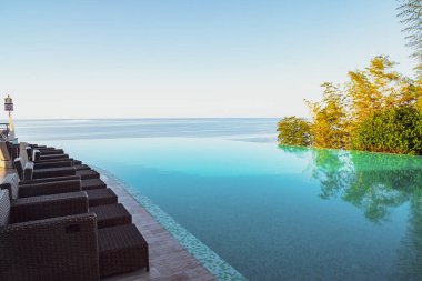 Sonsuzluk Kıyısı Yüzme Havuzu Suyu, Güzel Karadeniz Manzarası. 