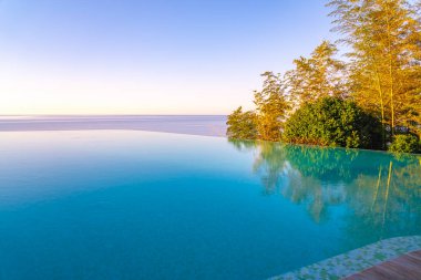 Sonsuzluk Kıyısı Yüzme Havuzu Suyu, Güzel Karadeniz Manzarası. 