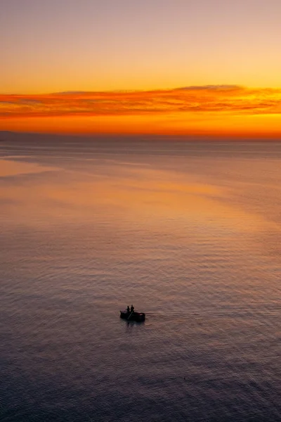 Beautiful colorful sunset on the Black sea. Boat on the sea. — Stock Photo, Image