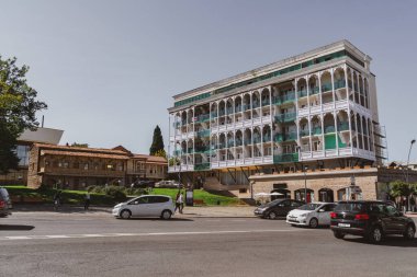 Telavi, Gürcistan - 07.10.2019: Telavi 'nin geleneksel eski evleri.