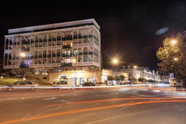 Telavi, Gürcistan - 07.10.2019: Telavi 'nin gece görüşü.