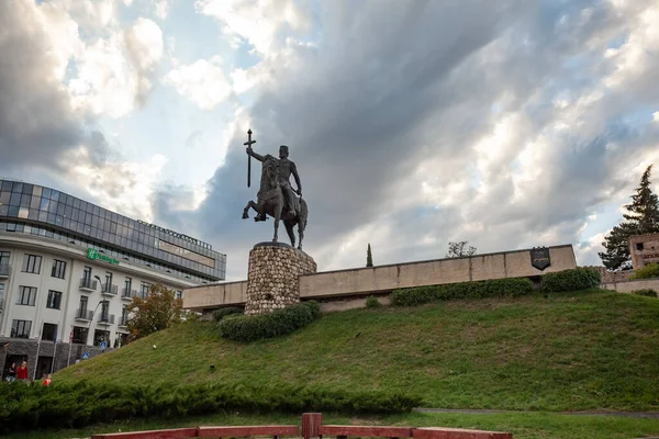 Telavi, Georgien - 07.10.2019: Staty av kung Erekle (Heraclius) — Stockfoto