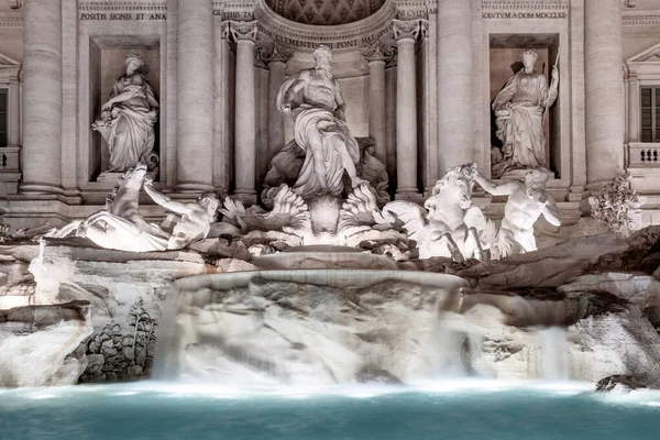 Fontana di Trevi o Fontana di Trevi di notte, Roma . — Foto Stock