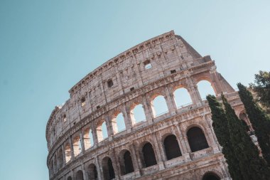 Roma, İtalya 'daki Roma Kolezyumu manzarası. Kolezyum inşa edildi.