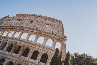 Roma, İtalya 'daki Roma Kolezyumu manzarası. Kolezyum inşa edildi.