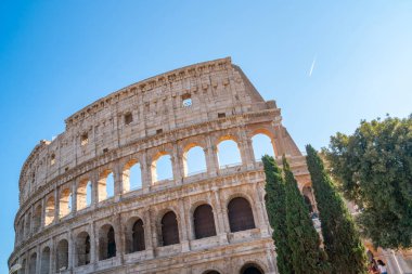 Roma, İtalya 'daki Roma Kolezyumu manzarası. Kolezyum inşa edildi.