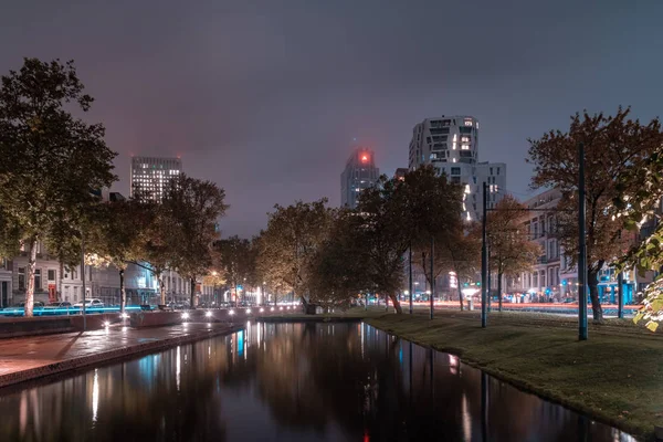Rotterdam, Holandia - 13.10.2019: Widok nocny Rotterdamu. — Zdjęcie stockowe