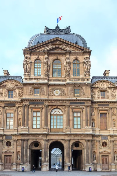 The Louvre Museum is the world's largest art museum and a histor — Stock Photo, Image