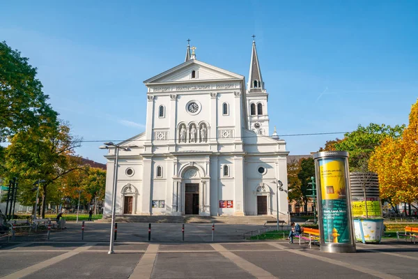 Wien, Österreich - 25.10.2019: kirche des heiligen johann evangelist in — Stockfoto