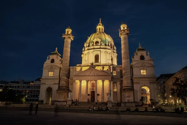 Bécs, Ausztria - 2019.10.25.: Karlskirche vagy Szent Károly templom — Stock Fotó
