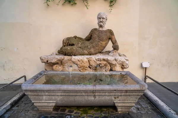 The Silenus statue on via del Babuino, Babuino fountain in Via C — Stock Photo, Image