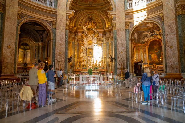 Roma, Italia - 27.10.2019: Interior de la Iglesia del Santísimo Na — Foto de Stock