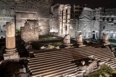 Augustus Forumu, gece Roma, İtalya 'da. Seyahat.