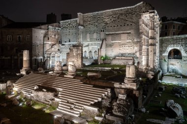 Augustus Forumu, gece Roma, İtalya 'da. Seyahat.