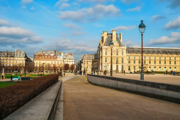 París, Francia - 16.01.2019: Tuileries Garden es un jardín público —  Fotos de Stock