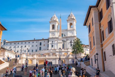 Roma, İtalya - 28.10.2019: Santissima Trinita dei Monti Kilisesi
