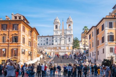 Roma, İtalya - 28.10.2019: Santissima Trinita dei Monti Kilisesi