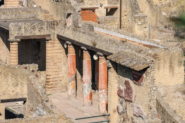 Ruinas de Herculano, que fue cubierto por polvo volcánico después de V — Foto de Stock