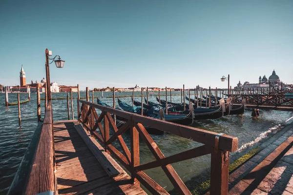 Veneza, Itália - 15.08.2018: gôndolas e ilha de São Jorge vi — Fotografia de Stock