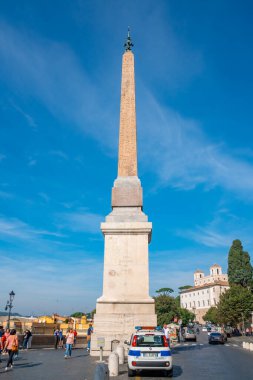 Roma, İtalya - 28.10.2019: S 'nin önündeki Antik Mısır dikilitaşı