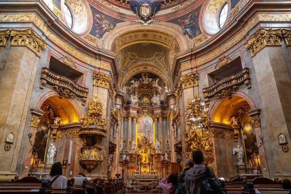 Wenen, Oostenrijk - 25.10.2019: interieur van St. Peter Peterskirche — Stockfoto