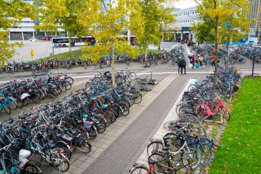 Eindhoven, Hollanda - 12.10.2019: Cen 'de park bisikletleri