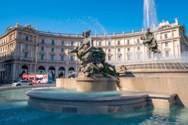 Roma, İtalya - 27.10.2019: Naiad Çeşmesi ve Rep