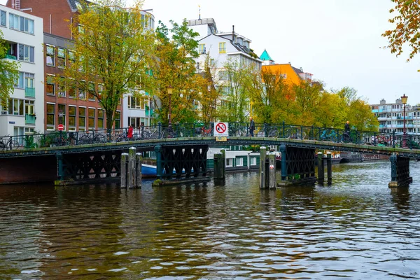 Amsterdam, Netherlands - 15.10.2019: cityscape of Amsterdam in c — ストック写真