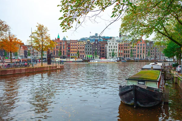 Eindhoven, Hollandia - 14.10.2019: Amszterdam városképe c — Stock Fotó