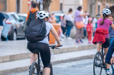 Vatikan, İtalya 'da bisikletli turistler. Seyahat.