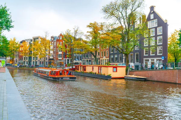 Amsterdam, Niederlande - 15.10.2019: Stadtbild von amsterdam in c — Stockfoto