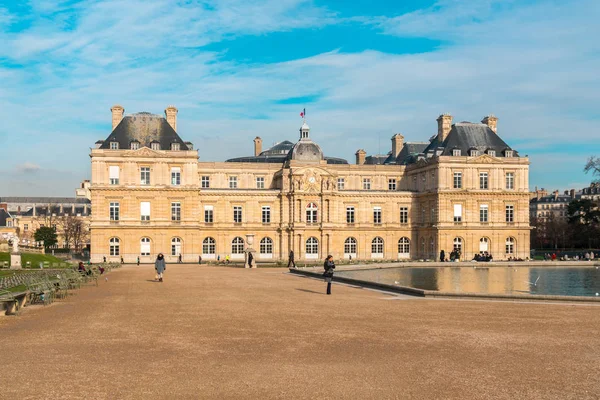 Paris, France - 18.01.2019: Luxembourg Palace in Jardin du Luxem — Stock Photo, Image