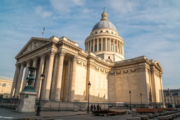 Paris, Fransa - 18.01.2019: Quartier La 'daki tarihi Pantheon