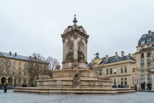 Paris, França - 20.01.2019: Old Church Saint-Sulpice and the fou — Fotografia de Stock