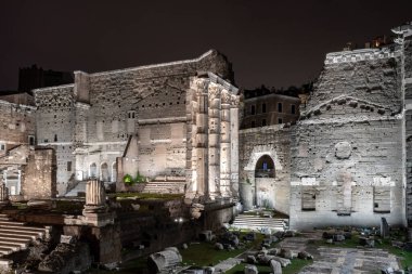 Augustus Forumu, gece Roma, İtalya 'da. Seyahat.
